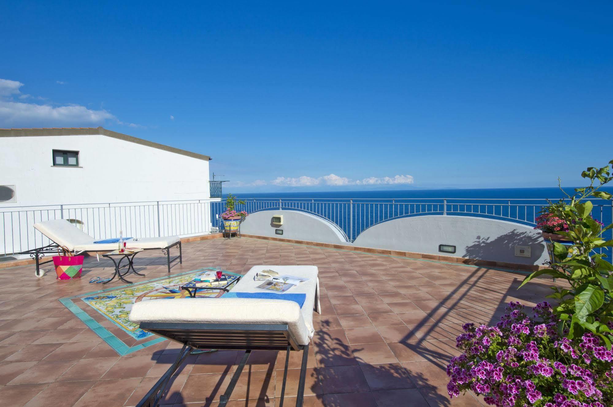 Il Giardino Dei Limoni Aparthotel Praiano Exterior photo